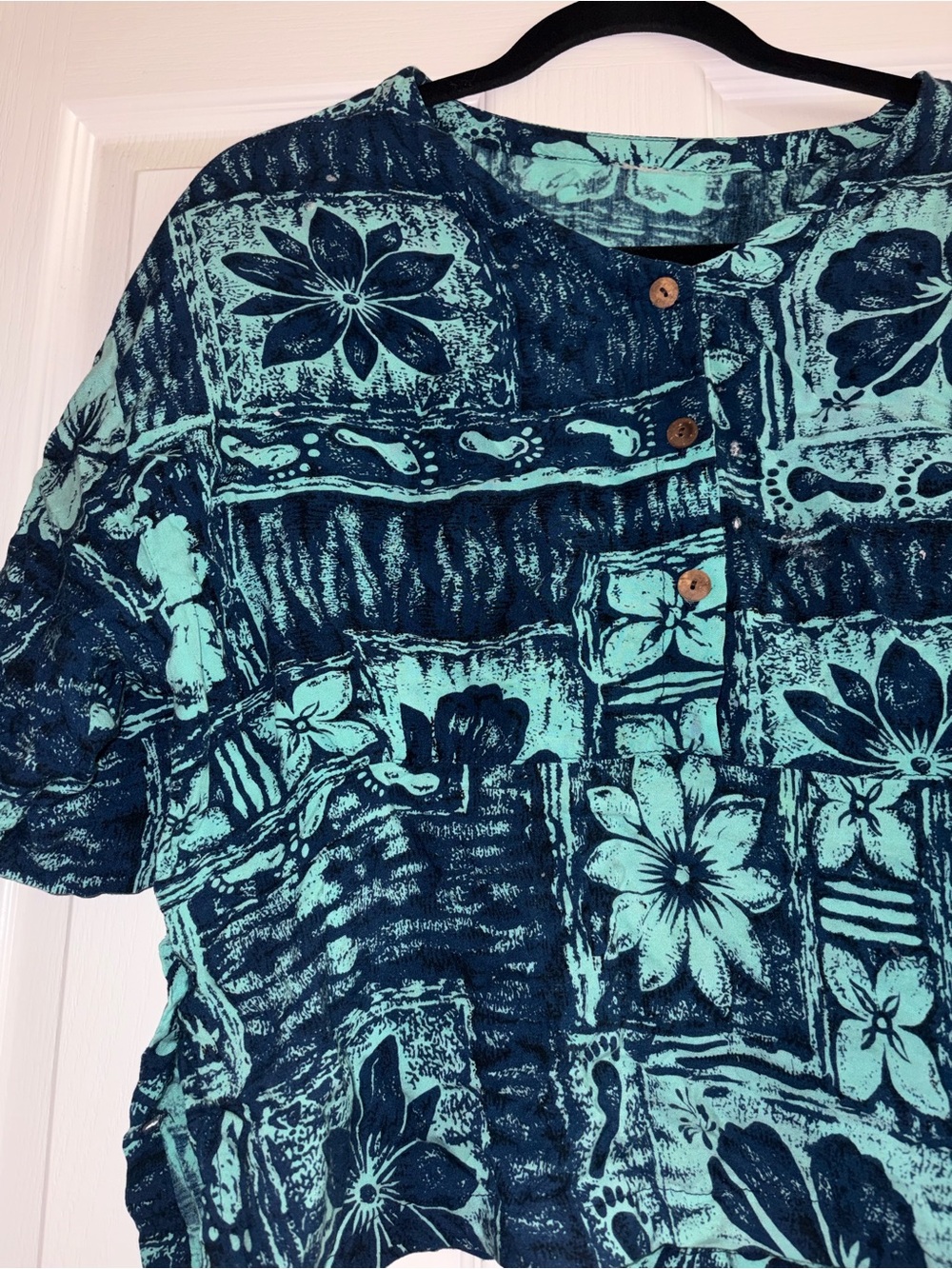 Source Unknown Teal and Navy Floral Button-Down Top